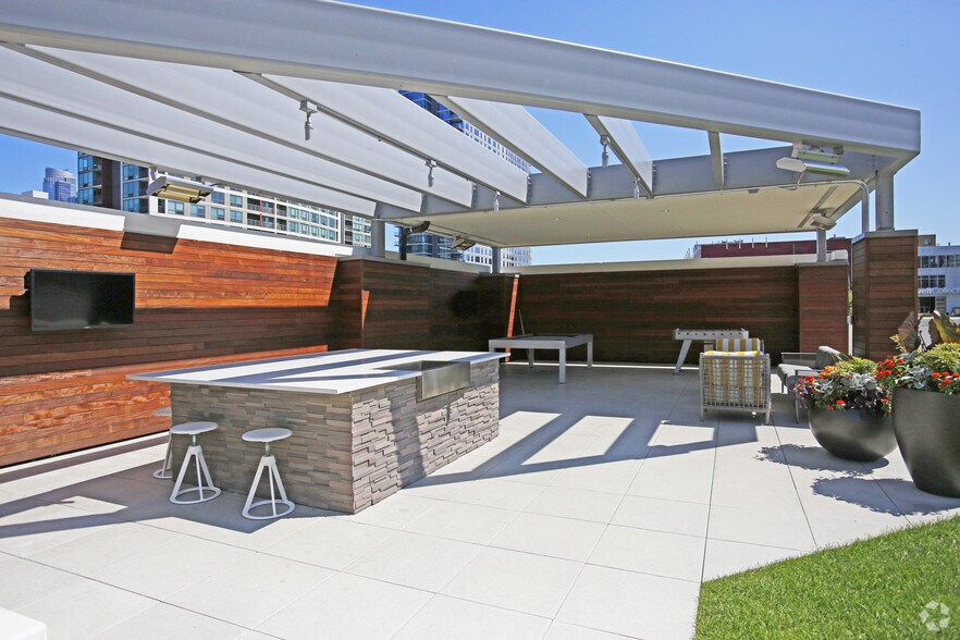 More Photos Of 801 S Financial Pl, Chicago Apartments For Lease