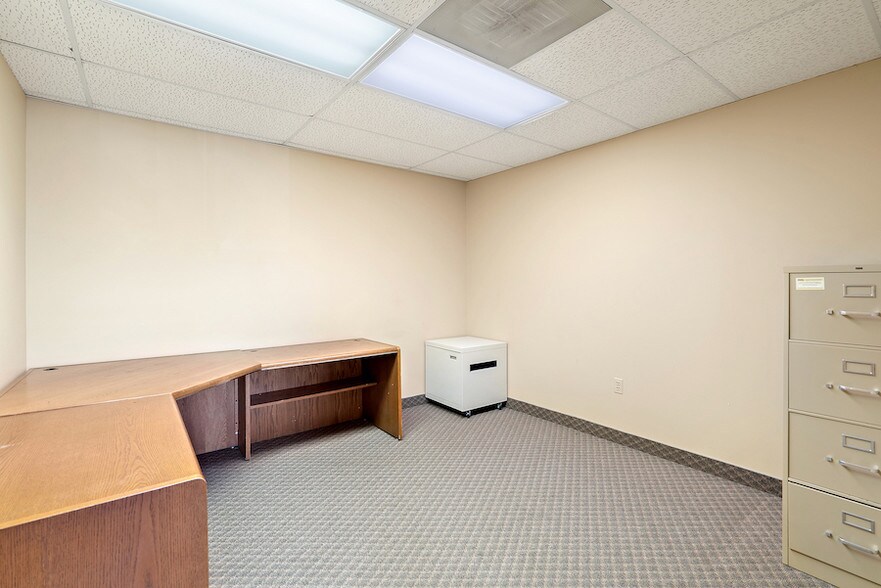 More Photos Of 14325 Willard Rd, Chantilly Office For Lease