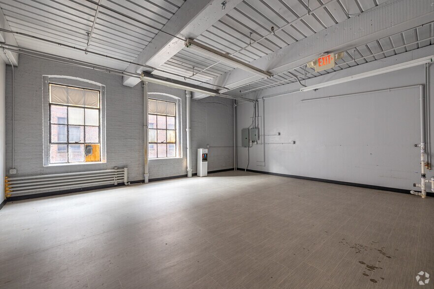 More Photos Of 208 S Pulaski St, Baltimore Light Manufacturing For Sale