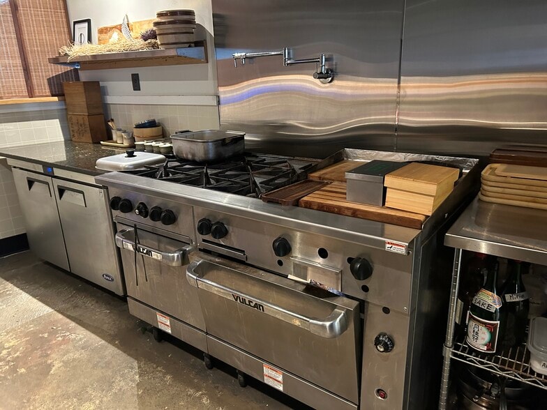 More Photos Of 76 Prospect St, Gloucester Freestanding For Sale