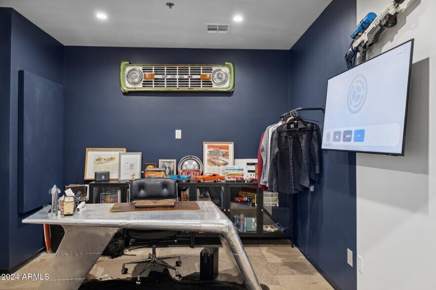 More Photos Of 14201 N Hayden Rd, Scottsdale Showroom For Sale