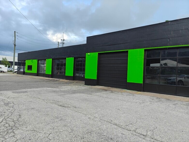 More Photos Of 18300 US Highway 19 N, Clearwater Auto Repair For Lease