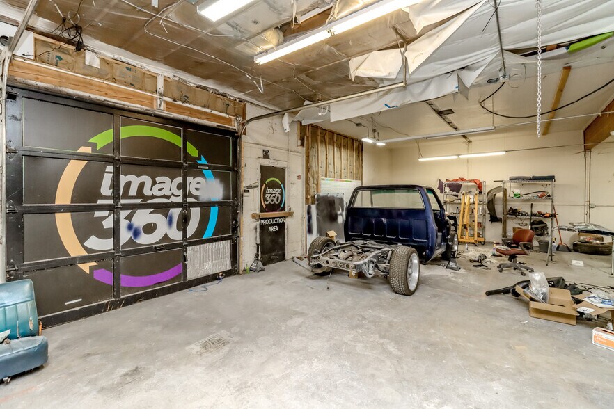 More Photos Of 3838 S Warner St, Tacoma Flex For Lease