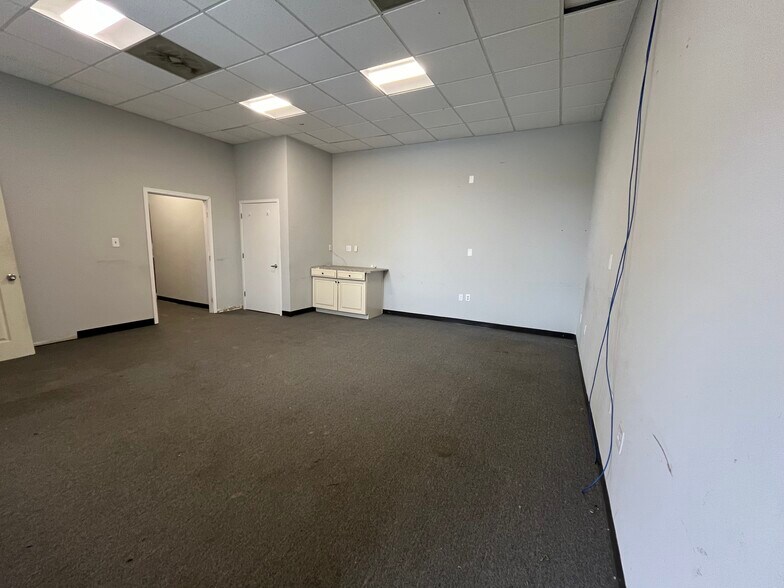 More Photos Of 11835 Canon Blvd, Newport News Office For Lease