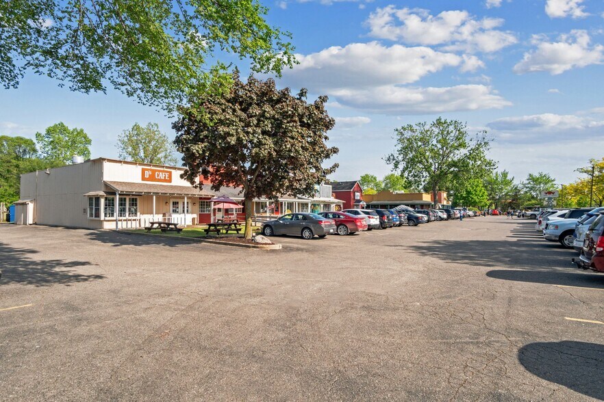 More Photos Of 1451 S Milford Rd, Highland Restaurant For Sale