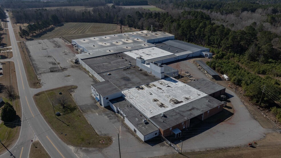 More Photos Of 600 S Parker St, Elm City Manufacturing For Lease