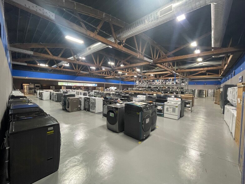 More Photos Of 830 28th St SW, Grand Rapids General Retail For Sale