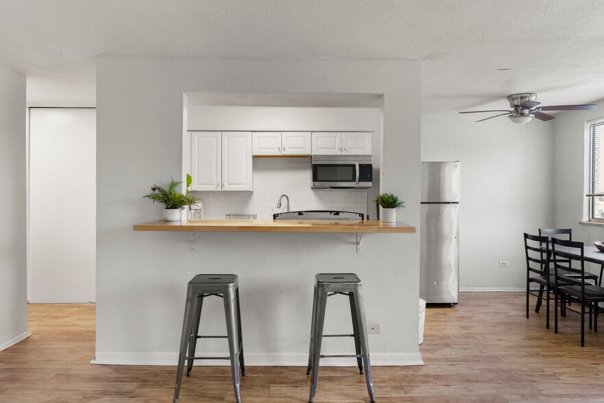 More Photos Of 1995 Del Mar Pky, Aurora Apartments For Sale