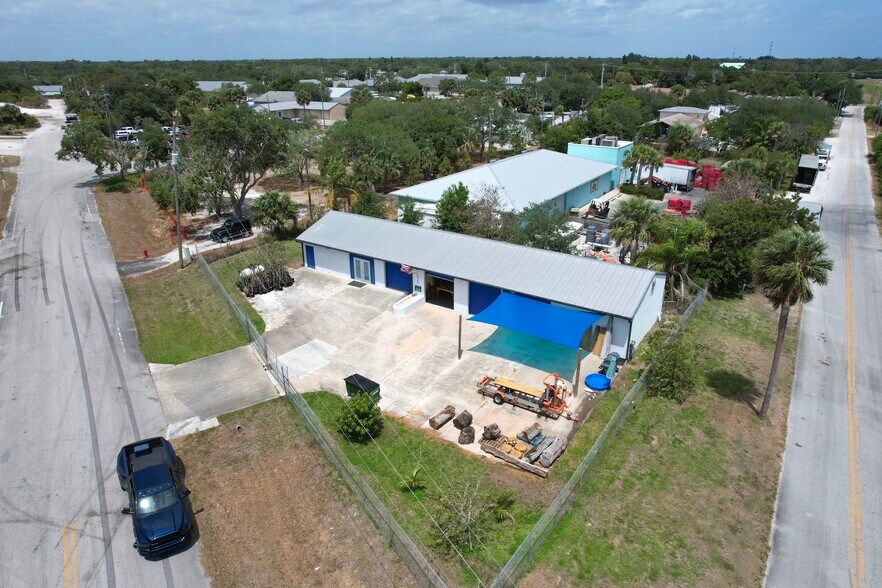 More Photos Of 6820 Woodmere Rd, Sebastian Light Distribution For Sale