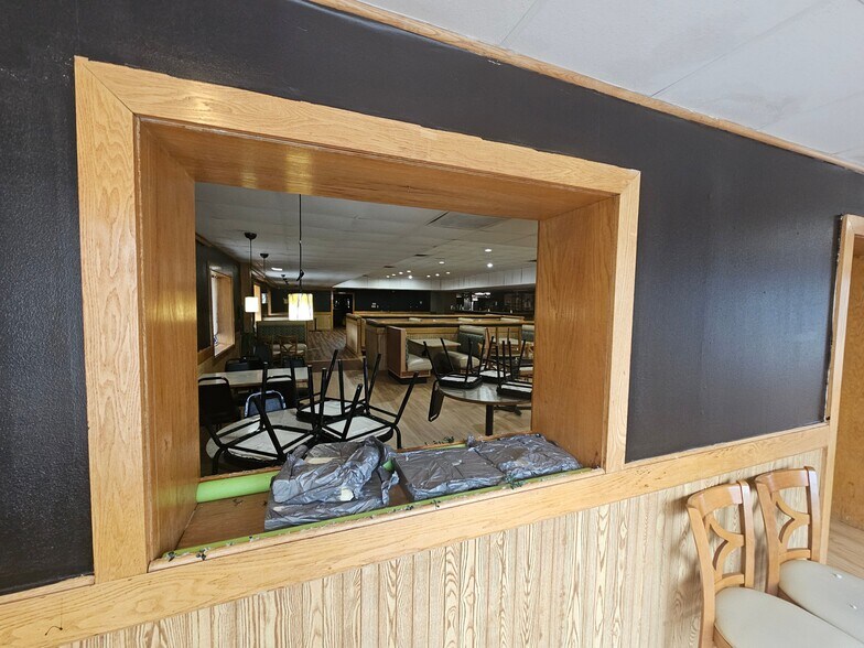 More Photos Of 6190 Broadway, Merrillville Restaurant For Sale