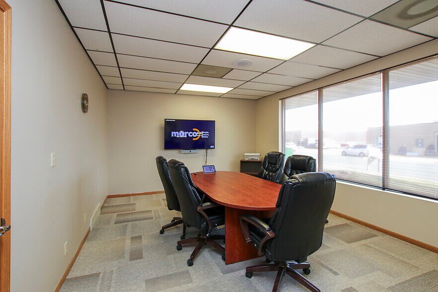 More Photos Of 555 3rd Ave NW, Hutchinson Office For Sale