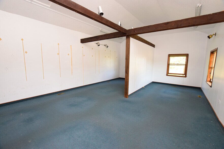 More Photos Of 320 E Grand Blanc Rd, Grand Blanc Office For Lease