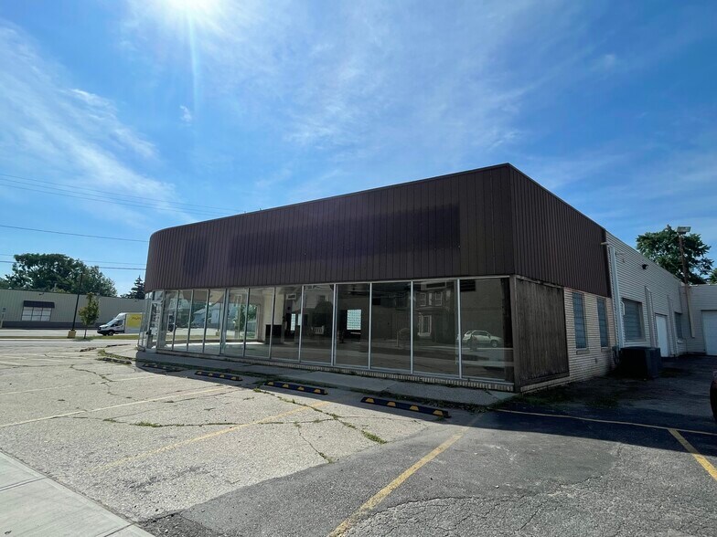 More Photos Of 167 Cleveland St, Elyria Freestanding For Sale