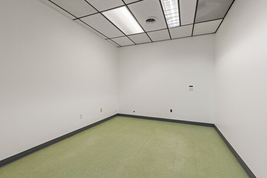 More Photos Of 1700 55th St, Boulder Warehouse For Sale