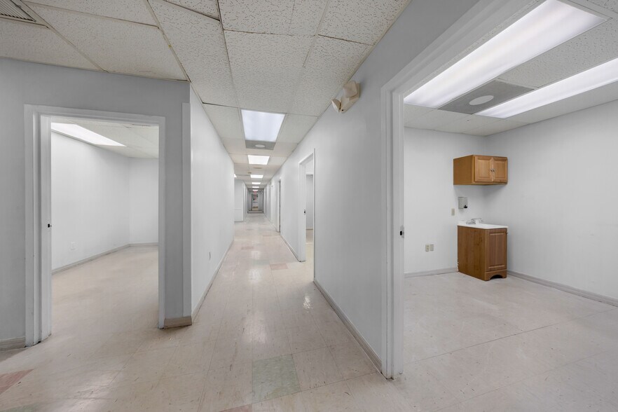 More Photos Of 2901 NW 17th Ave, Miami Office For Sale