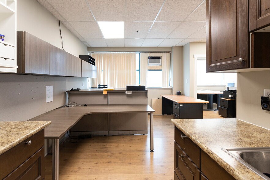 More Photos Of 1083 Kent Ave NE, Vancouver Light Manufacturing For Sale