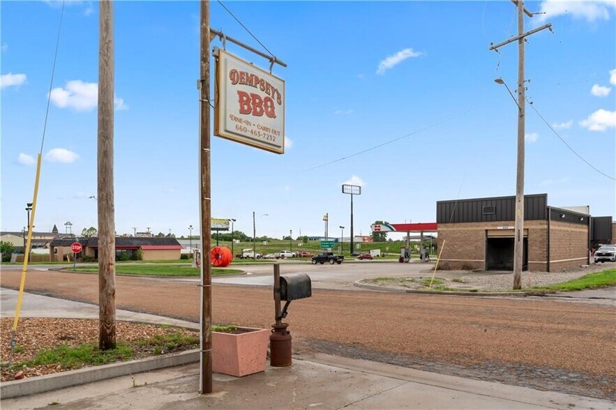 More Photos Of 103 Ne 2nd St, Concordia Restaurant For Sale