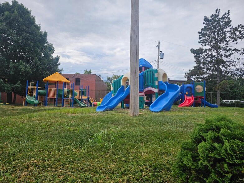 More Photos Of 2800 Caroline St, Saint Louis Specialty For Sale