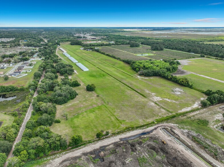 More Photos Of 7001 W Jones Ave, Mount Dora Airplane Hangar For Sale