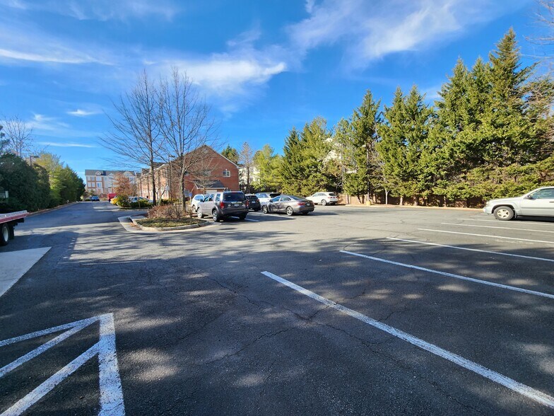 More Photos Of 722 Grant St, Herndon Medical For Sale