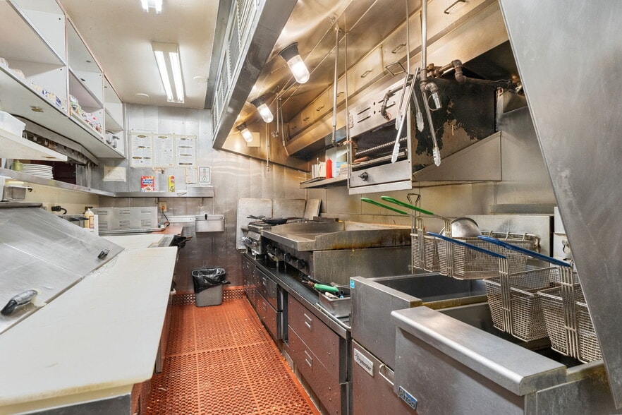 More Photos Of , Milwaukie General Retail For Sale