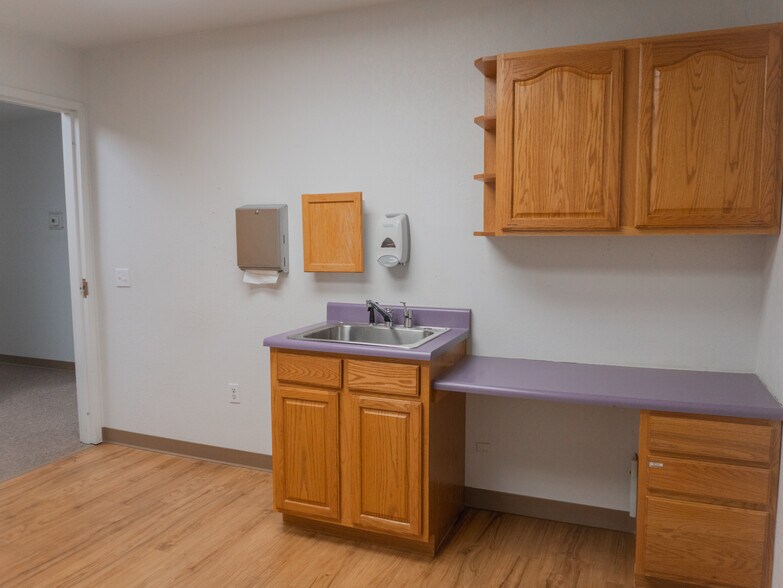 More Photos Of 1604 2nd Ave, Council Bluffs Office For Sale