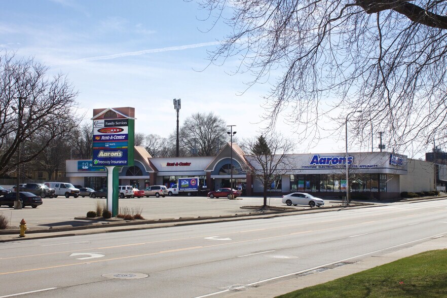 More Photos Of 2004-2010 Knoxville Ave, Peoria Unknown For Lease