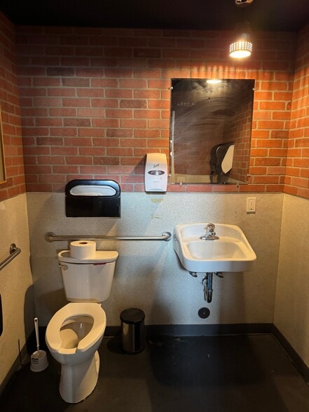 More Photos Of 471 S A St, Springfield Restaurant For Lease