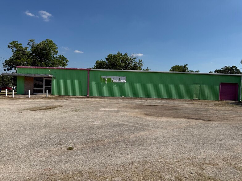 More Photos Of 201 W 2nd Ave, Nixon Warehouse For Sale