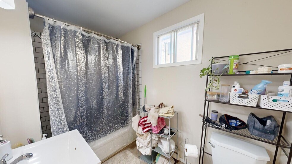 More Photos Of 184 Simcoe St, London Apartments For Sale