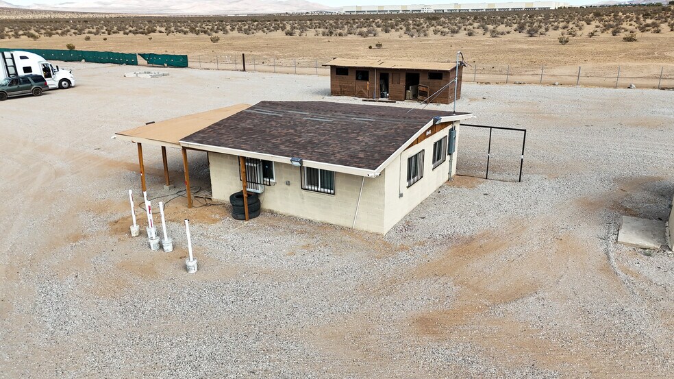 More Photos Of 18142 Navajo Rd, Apple Valley Truck Terminal For Lease