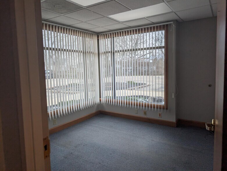 More Photos Of 950 Salem St, Brookville Medical For Lease