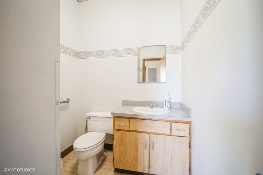 More Photos Of 666 Dundee Rd, Northbrook Medical For Lease