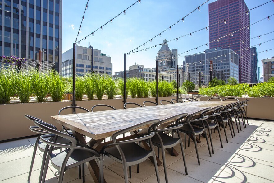 More Photos Of 30 E Adams St, Chicago Apartments For Lease