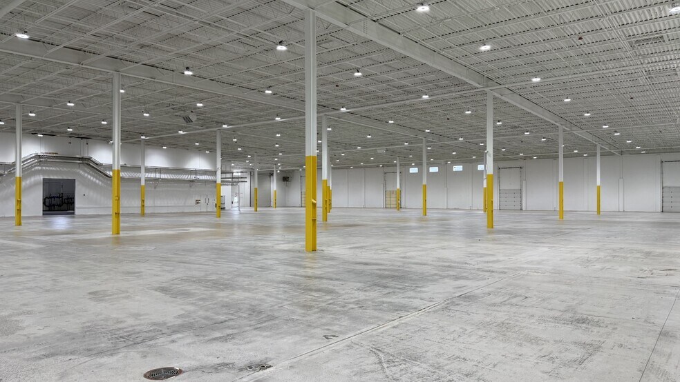 More Photos Of 250 Canal Rd, Fairless Hills Warehouse For Lease