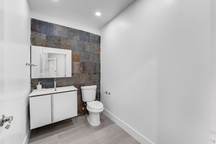 More Photos Of 9450 NW 58th St, Miami Warehouse For Lease