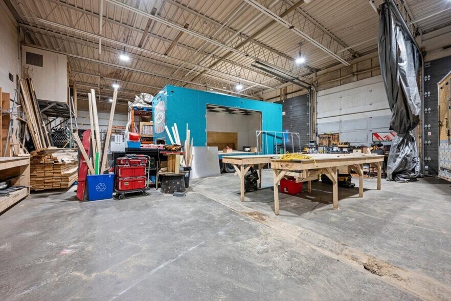 More Photos Of 805 Boul Industriel, Granby Warehouse For Lease
