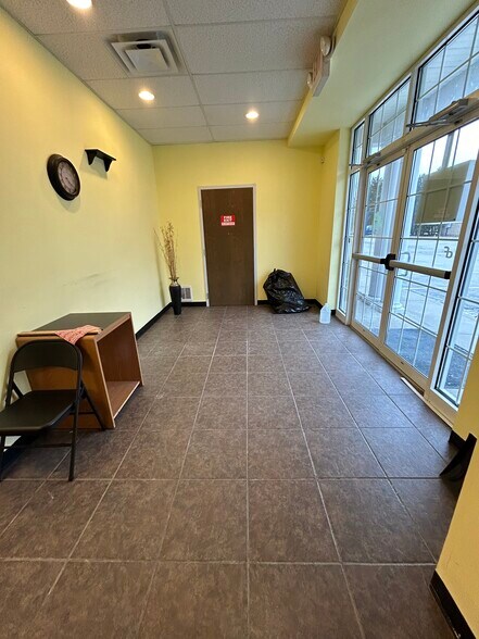 More Photos Of 7344 Pearl Rd, Middleburg Heights Office For Lease