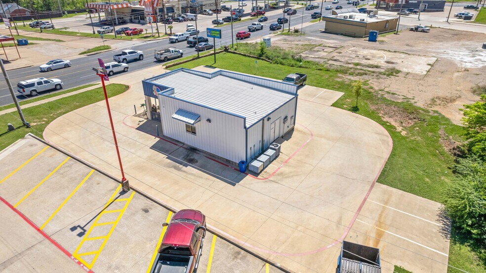 More Photos Of 207 N Henderson Blvd, Kilgore Storefront For Lease