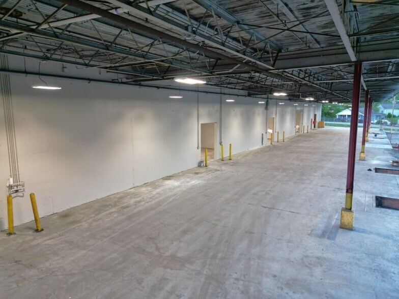 More Photos Of 105 Wood St, Greenville Manufacturing For Lease