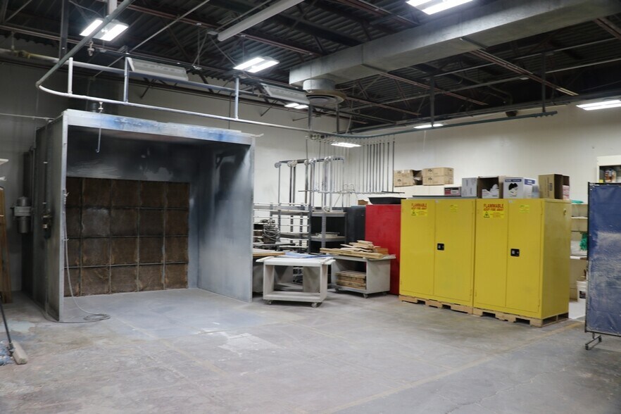 More Photos Of 6704 Pingree Rd, Crystal Lake Manufacturing For Lease