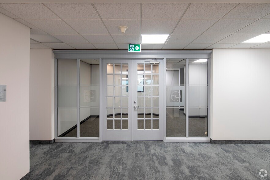 More Photos Of 5500 N Service Rd, Burlington Office For Lease