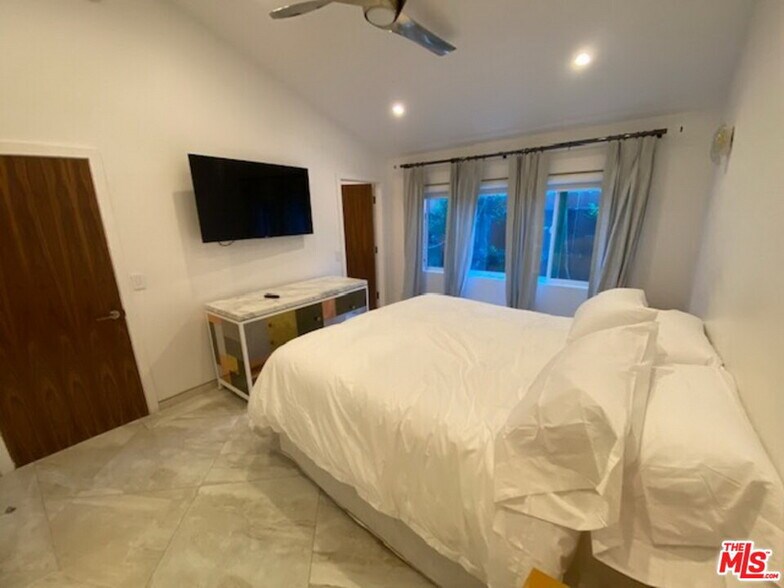More Photos Of 425 Sunridge St, Playa Del Rey Multifamily For Sale