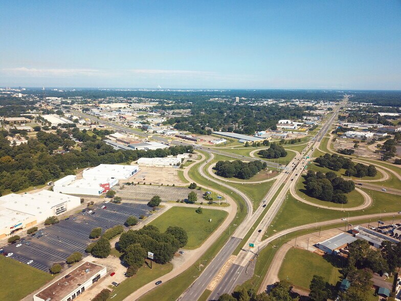 More Photos Of 8670 Airline Hwy, Baton Rouge Storefront Retail Office For Lease