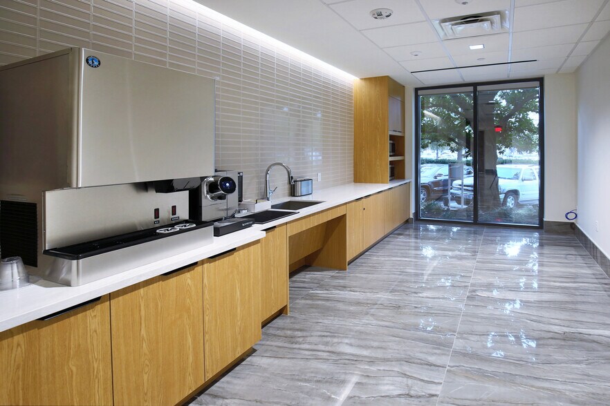 More Photos Of 8401 N Central Expy, Dallas Office For Lease