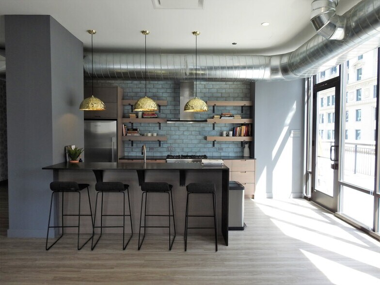 More Photos Of 330 S Wells St, Chicago Office For Lease