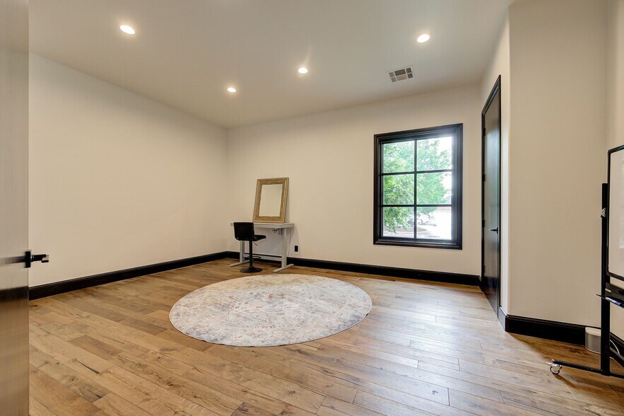 More Photos Of 2917 NW 156th St, Edmond Office Residential For Lease