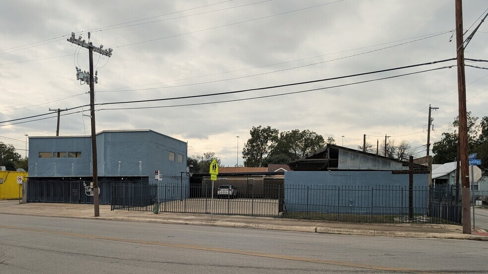 More Photos Of 705 Nogalitos St, San Antonio Industrial For Sale