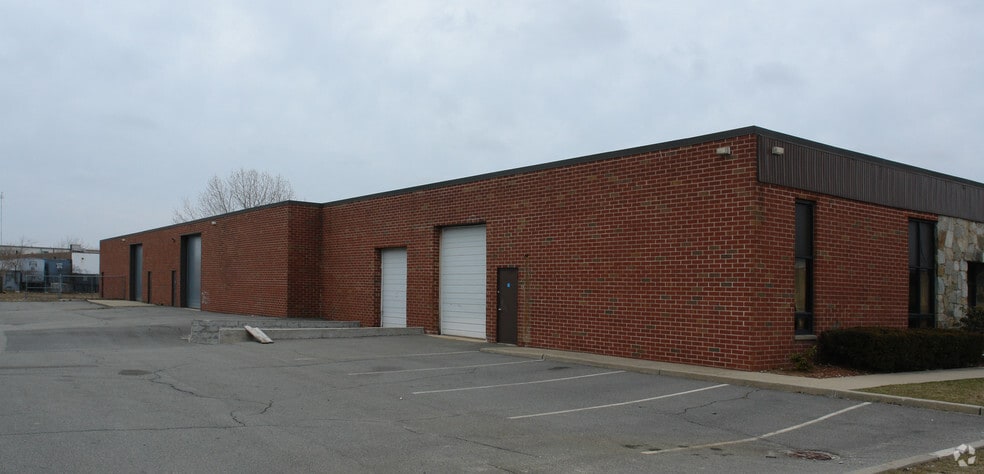 More Photos Of 87 E Jefryn Blvd, Deer Park Warehouse For Lease