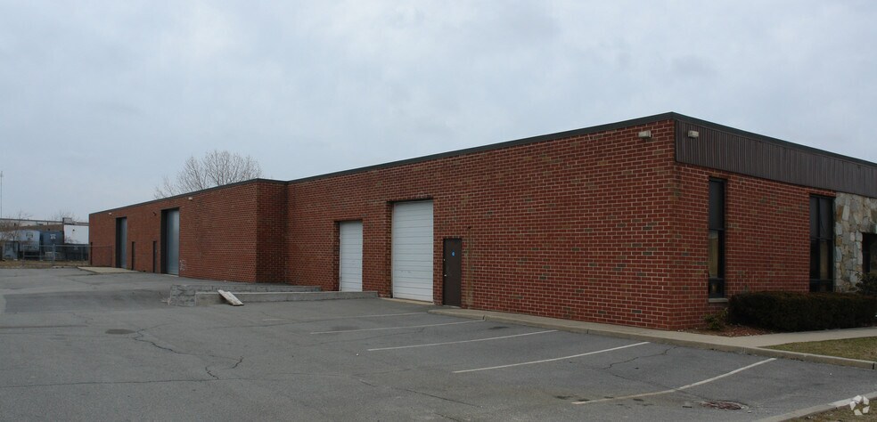 More Photos Of 87 E Jefryn Blvd, Deer Park Warehouse For Sale